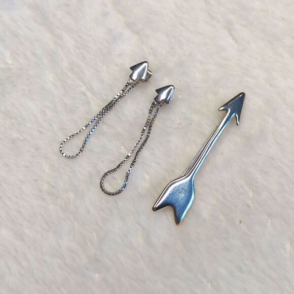 Vintage 90's Silvertone Arrow Brooche and Pierced Earrings - Picture 3 of 7